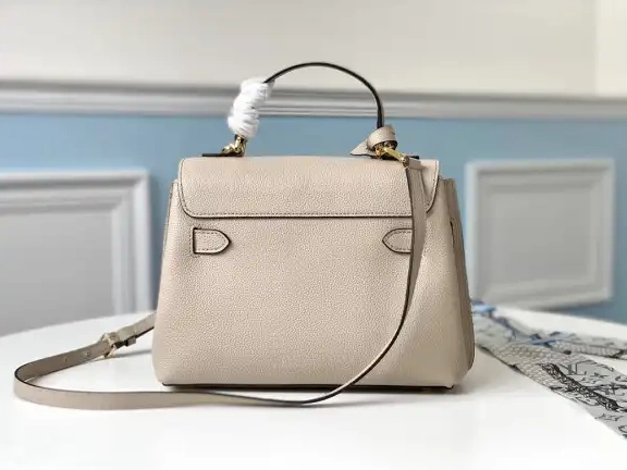 First bag ru VUITTON EVER LOCKME MM BB LOUIS 0620